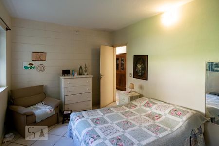 Casa à venda com 440m², 5 quartos e 4 vagas Casa à venda com 440m², 5 quartos e 4 vagasEdícula Quarto - Suíte