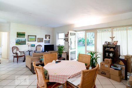 Casa à venda com 440m², 5 quartos e 4 vagas Casa à venda com 440m², 5 quartos e 4 vagasEdícula