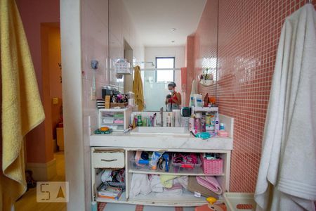 Apartamento à venda com 440m², 5 quartos e 6 vagasBanheiro da Suíte 1