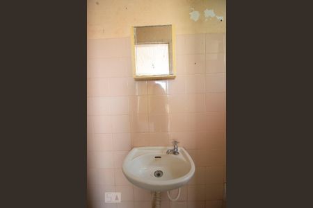 Casa à venda com 140m², 2 quartos e 2 vagasBanheiro de Serviço