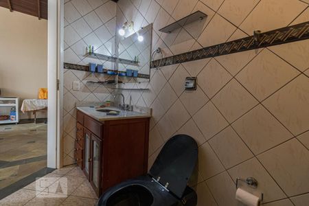 Casa à venda com 340m², 4 quartos e 4 vagasBanheiro externo