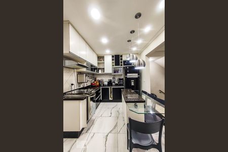 Casa à venda com 350m², 4 quartos e 4 vagas Casa à venda com 350m², 4 quartos e 4 vagasCozinha