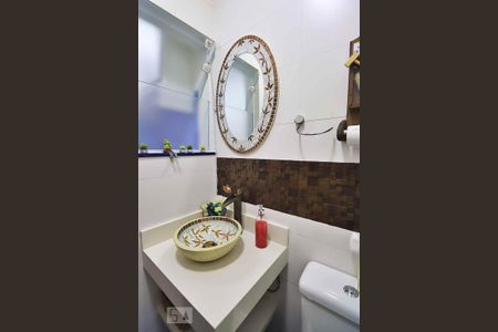 Casa à venda com 163m², 2 quartos e 2 vagasBanheiro de Serviço