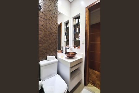 Casa à venda com 163m², 2 quartos e 2 vagasBanheiro da Suíte