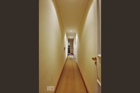 Corredor de apartamento à venda com 3 quartos, 264m² em Real Parque, São Paulo