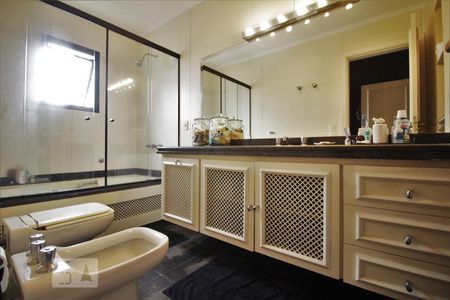 Apartamento à venda com 264m², 3 quartos e 3 vagasBanheiro da suíte 2