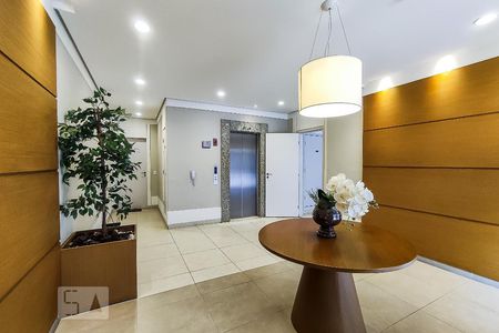 Apartamento à venda com 48m², 2 quartos e 1 vaga Apartamento à venda com 48m², 2 quartos e 1 vagaÁrea Comum - Hall