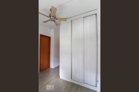 Suíte  de casa de condomínio para alugar com 2 quartos, 60m² em Parque Casa de Pedra, São Paulo