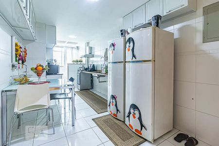 Apartamento à venda com 127m², 3 quartos e 2 vagas Apartamento à venda com 127m², 3 quartos e 2 vagasCozinha e Área de Serviço