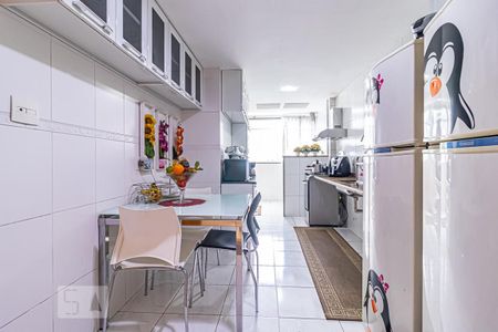 Apartamento à venda com 127m², 3 quartos e 2 vagas Apartamento à venda com 127m², 3 quartos e 2 vagasCozinha e Área de Serviço