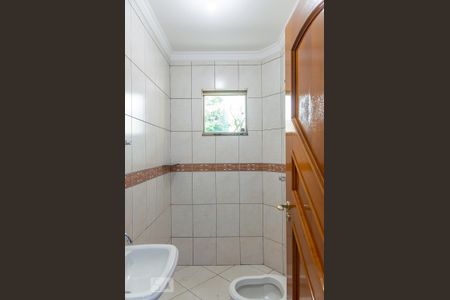Casa à venda com 170m², 3 quartos e 20 vagas Casa à venda com 170m², 3 quartos e 20 vagasBanheiro 2