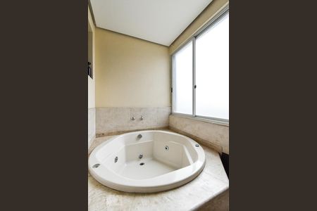 Apartamento à venda com 350m², 3 quartos e 1 vaga Apartamento à venda com 350m², 3 quartos e 1 vagaSuíte - Banheiro