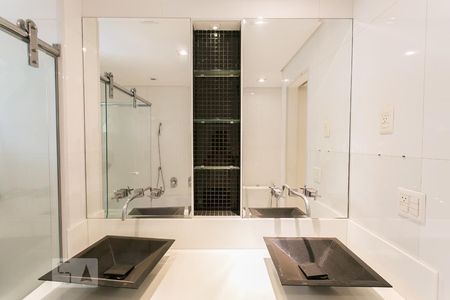 Apartamento à venda com 180m², 1 quarto e 3 vagasBanheiro da Suíte