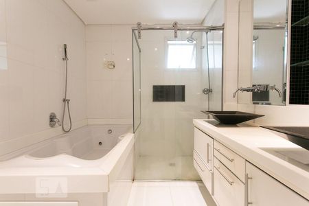 Apartamento à venda com 180m², 1 quarto e 3 vagasBanheiro da Suíte