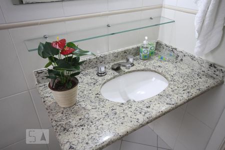 Casa de condomínio à venda com 237m², 3 quartos e 3 vagasSuíte 2