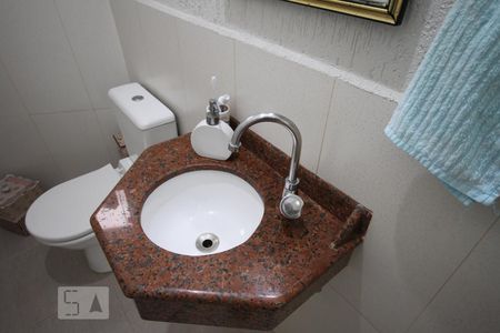 Casa de condomínio à venda com 237m², 3 quartos e 3 vagasLavabo