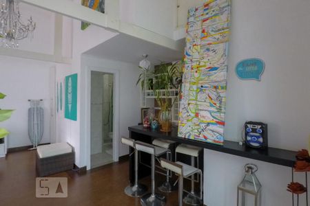 Casa de condomínio à venda com 380m², 3 quartos e 3 vagas Casa de condomínio à venda com 380m², 3 quartos e 3 vagasSala