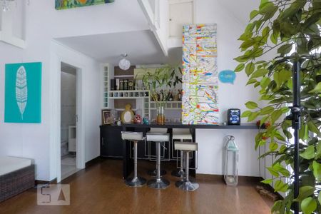 Casa de condomínio à venda com 380m², 3 quartos e 3 vagas Casa de condomínio à venda com 380m², 3 quartos e 3 vagasSala