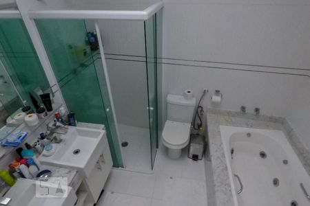Casa de condomínio à venda com 380m², 3 quartos e 3 vagas Casa de condomínio à venda com 380m², 3 quartos e 3 vagasBanheiro