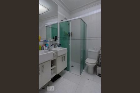 Casa de condomínio à venda com 380m², 3 quartos e 3 vagas Casa de condomínio à venda com 380m², 3 quartos e 3 vagasBanheiro