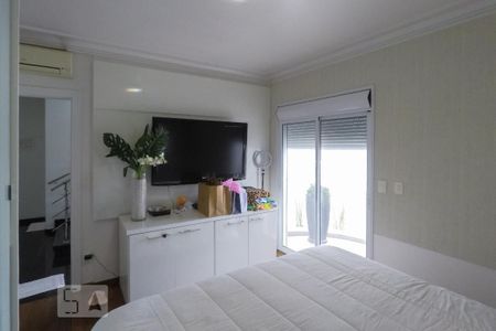 Casa de condomínio à venda com 380m², 3 quartos e 3 vagas Casa de condomínio à venda com 380m², 3 quartos e 3 vagasQuarto