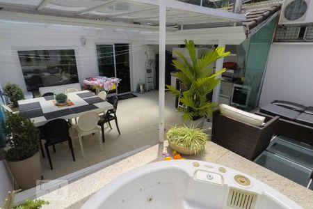 Casa de condomínio à venda com 380m², 3 quartos e 3 vagas Casa de condomínio à venda com 380m², 3 quartos e 3 vagasTerraço