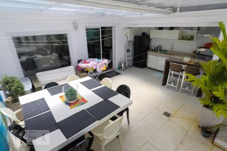 Casa de condomínio à venda com 380m², 3 quartos e 3 vagas Casa de condomínio à venda com 380m², 3 quartos e 3 vagasTerraço