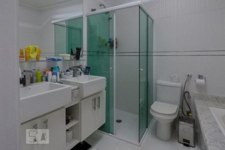 Casa de condomínio à venda com 380m², 3 quartos e 3 vagas Casa de condomínio à venda com 380m², 3 quartos e 3 vagasBanheiro