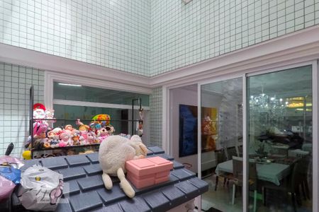 Casa de condomínio à venda com 380m², 3 quartos e 3 vagas Casa de condomínio à venda com 380m², 3 quartos e 3 vagasVaranda