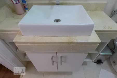 Casa de condomínio à venda com 380m², 3 quartos e 3 vagas Casa de condomínio à venda com 380m², 3 quartos e 3 vagasBanheiro