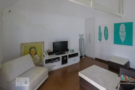 Casa de condomínio à venda com 380m², 3 quartos e 3 vagas Casa de condomínio à venda com 380m², 3 quartos e 3 vagasSala