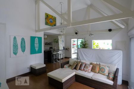 Casa de condomínio à venda com 380m², 3 quartos e 3 vagas Casa de condomínio à venda com 380m², 3 quartos e 3 vagasSala