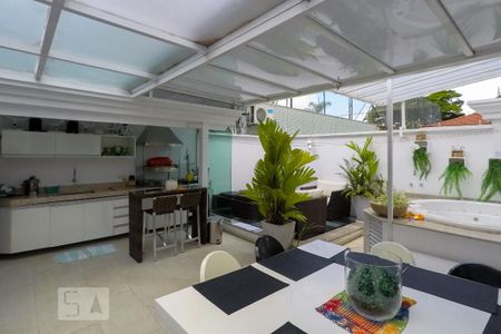 Casa de condomínio à venda com 380m², 3 quartos e 3 vagas Casa de condomínio à venda com 380m², 3 quartos e 3 vagasTerraço