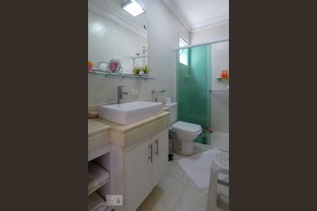 Casa de condomínio à venda com 380m², 3 quartos e 3 vagas Casa de condomínio à venda com 380m², 3 quartos e 3 vagasBanheiro