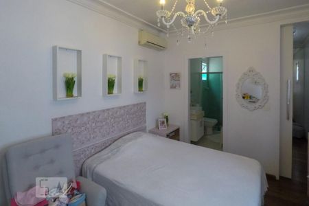 Casa de condomínio à venda com 380m², 3 quartos e 3 vagas Casa de condomínio à venda com 380m², 3 quartos e 3 vagasQuarto