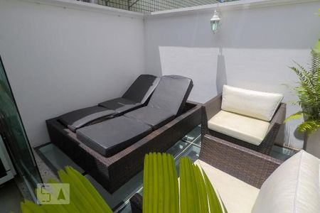 Casa de condomínio à venda com 380m², 3 quartos e 3 vagas Casa de condomínio à venda com 380m², 3 quartos e 3 vagasTerraço