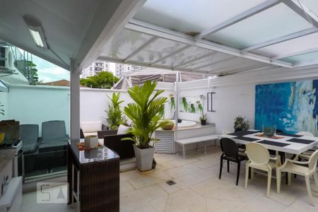 Casa de condomínio à venda com 380m², 3 quartos e 3 vagas Casa de condomínio à venda com 380m², 3 quartos e 3 vagasTerraço