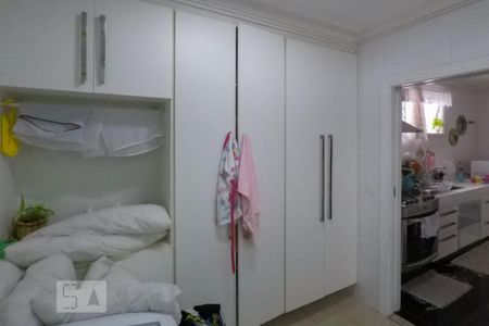 Casa de condomínio à venda com 380m², 3 quartos e 3 vagas Casa de condomínio à venda com 380m², 3 quartos e 3 vagasÁrea de Serviço