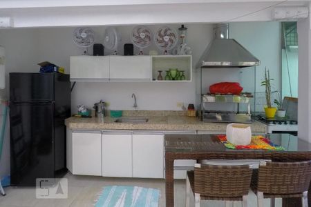 Casa de condomínio à venda com 380m², 3 quartos e 3 vagas Casa de condomínio à venda com 380m², 3 quartos e 3 vagasTerraço