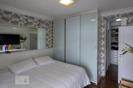 Casa de condomínio à venda com 380m², 3 quartos e 3 vagas Casa de condomínio à venda com 380m², 3 quartos e 3 vagasQuarto