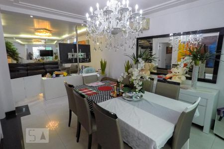 Casa de condomínio à venda com 380m², 3 quartos e 3 vagas Casa de condomínio à venda com 380m², 3 quartos e 3 vagasSala de Jantar