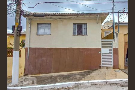 Casa à venda com 49m², 2 quartos e sem vaga Casa à venda com 49m², 2 quartos e sem vagaFachada