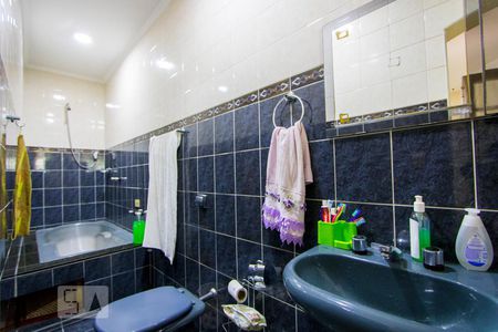 Casa à venda com 116m², 3 quartos e 2 vagasBanheiro do quarto 1