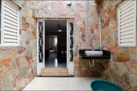 Casa à venda com 268m², 3 quartos e 4 vagasfundo cs