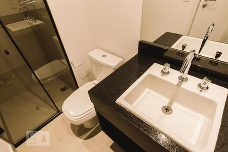 Banheiro de kitnet/studio para alugar com 1 quarto, 25m² em Perdizes, São Paulo