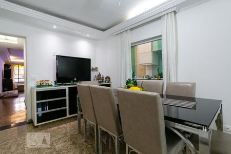 Casa à venda com 240m², 3 quartos e 3 vagas Casa à venda com 240m², 3 quartos e 3 vagasCopa