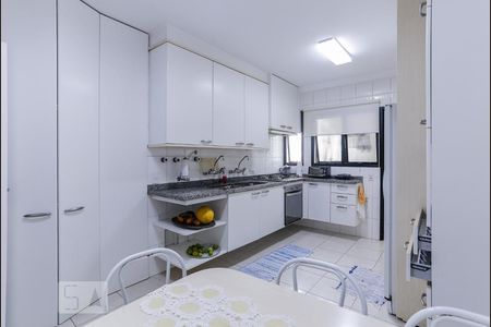 Apartamento à venda com 170m², 3 quartos e 3 vagasCozinha