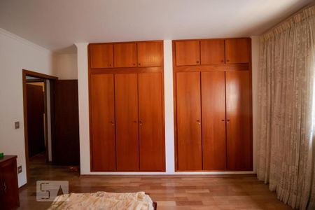 Casa à venda com 400m², 4 quartos e 2 vagas Casa à venda com 400m², 4 quartos e 2 vagasQuarto 01