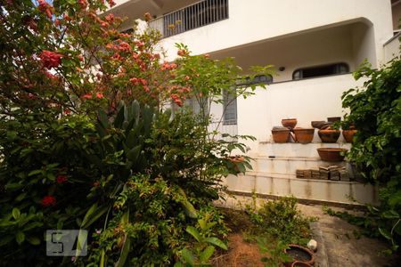 Casa à venda com 400m², 4 quartos e 2 vagas Casa à venda com 400m², 4 quartos e 2 vagasJardim