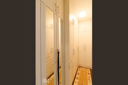 Casa à venda com 380m², 4 quartos e 3 vagas Casa à venda com 380m², 4 quartos e 3 vagasQuarto da suíte 2